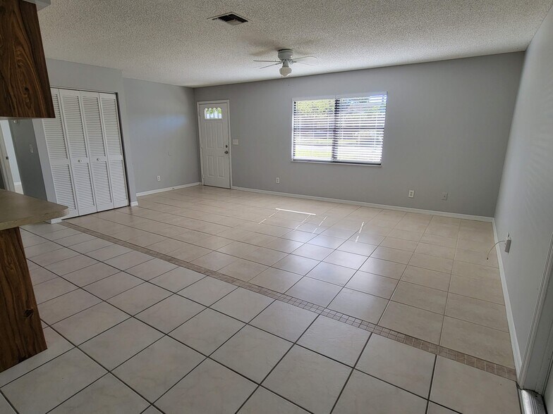 Building Photo - 324 15th Street SW