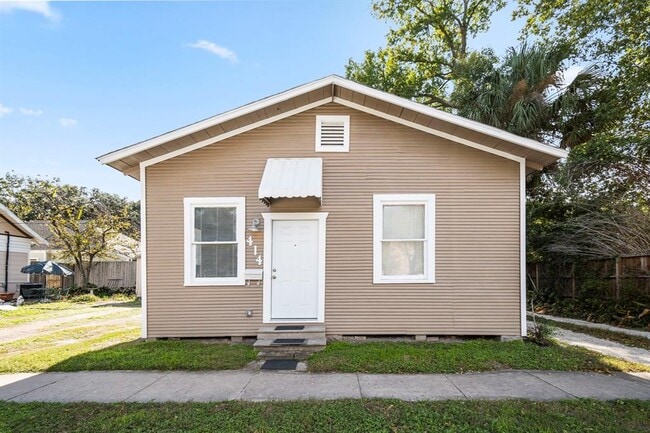 Primary Photo - 1247 Columbia St