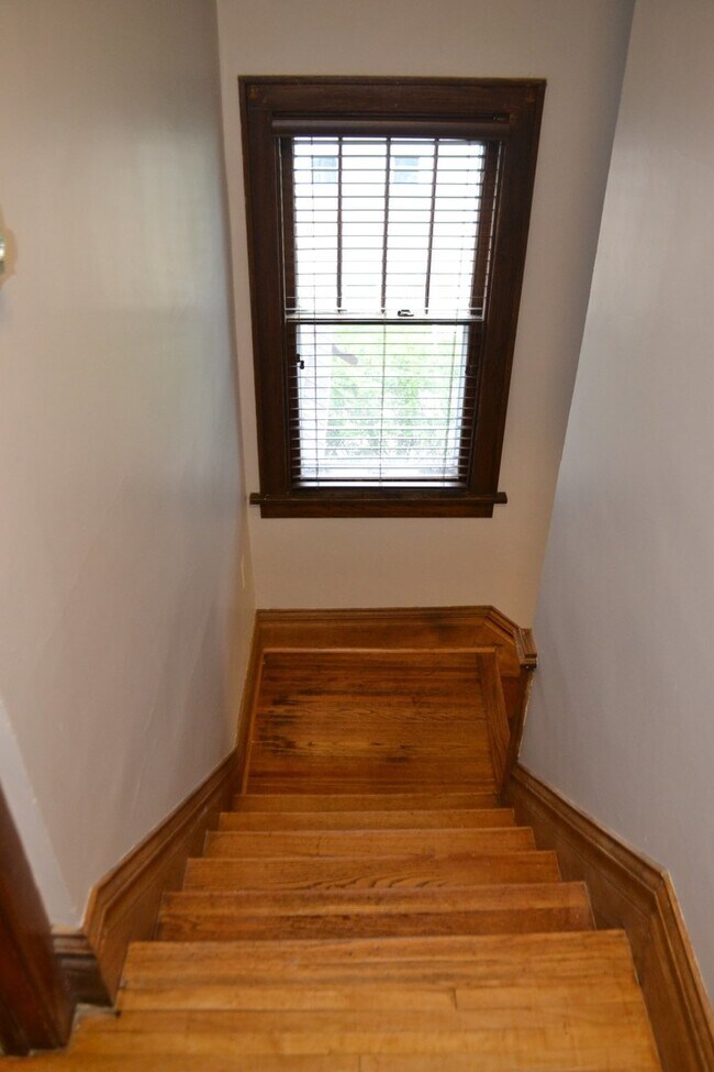 Building Photo - Historic Downtown Single Family Home for R...