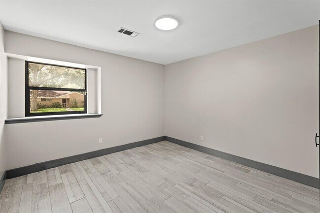 Building Photo - 5522 Braesvalley Dr