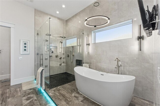 Building Photo - 340 Ocean Crest Dr