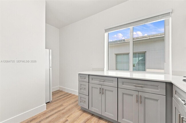 Building Photo - 319 NE 80th St