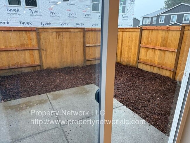 Building Photo - New 3 Bedroom Gresham Townhouse