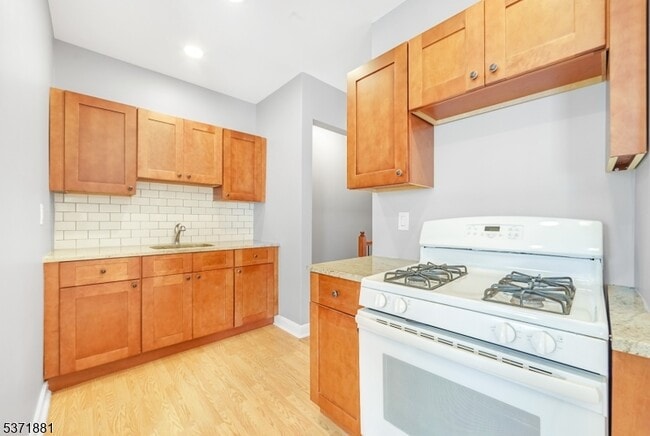 Building Photo - 38 Semel Ave