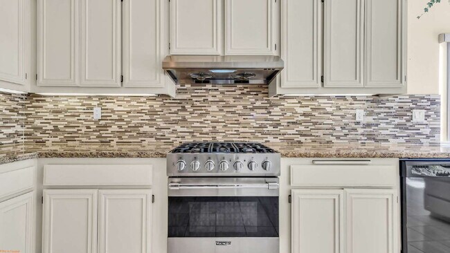 Building Photo - Spacious 3-Bedroom Retreat with 2.5 Baths in Palm Desert, Long-Term Rental (one year minimum)
