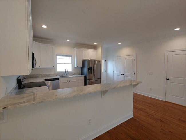 Building Photo - 3 Bedroom, 2.5 Bath Townhome Close to UTC!