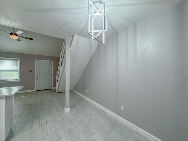 Building Photo - 934 S Lipona Rd