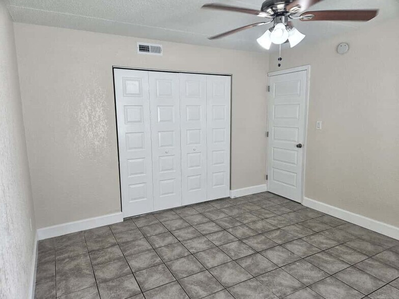 Building Photo - 4414 N Clark Ave