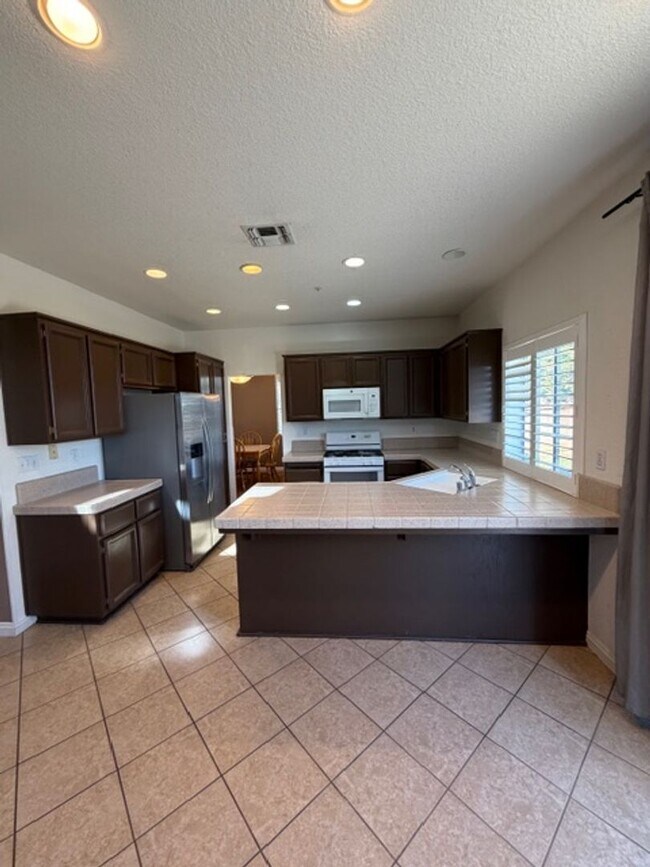 Building Photo - Convenient 3 Bed Home in Sycamore Ranch, Woodland, Near Bel Air Market & Pioneer High