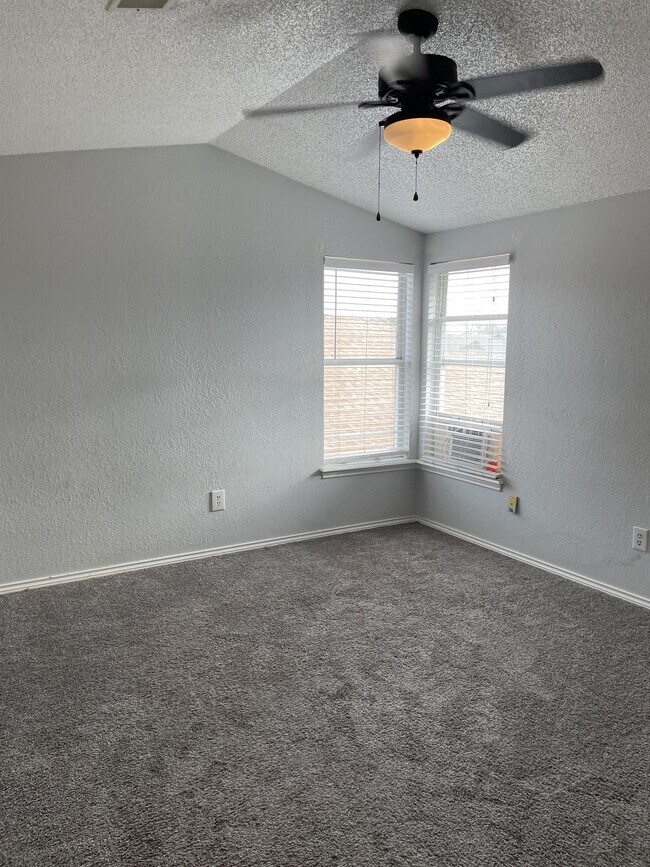 Building Photo - 2134 Lonnie Ln