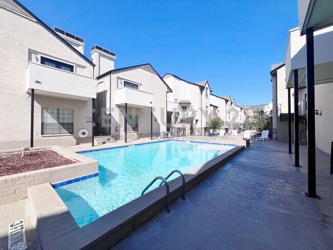 Building Photo - Beautiful 1/1.5 Condo in Dallas For Rent!