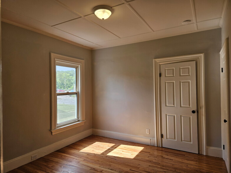 Bedroom 1 - 92 Bank St