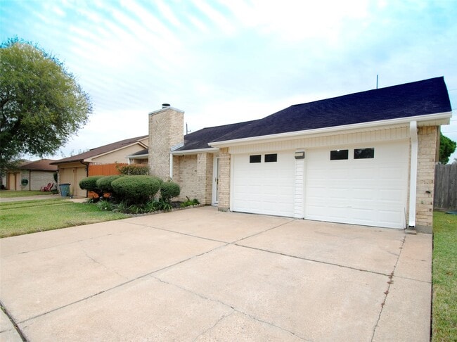 Building Photo - 16311 La Luna Dr