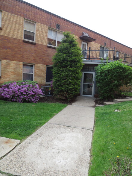 Building Photo - 5712 Phillips Ave