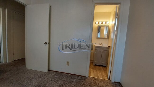 Building Photo - This is a cute updated 3 bedroom 2 bath house