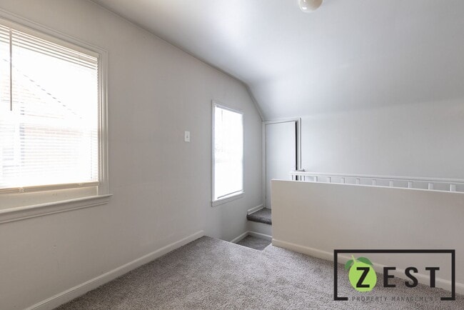 Building Photo - Amazing 3 bed 1 bath Home