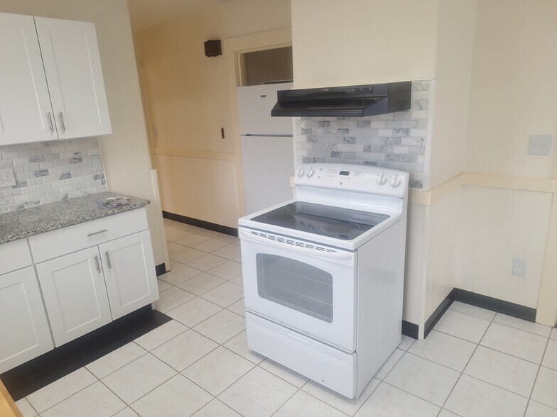 Kitchen - 2 Meader Rd