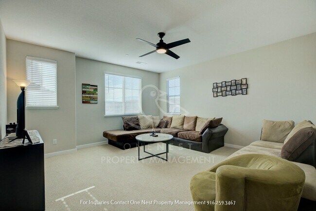 Building Photo - Stunning 4-bedroom, 3-bathroom Home in the heart of Lincoln!