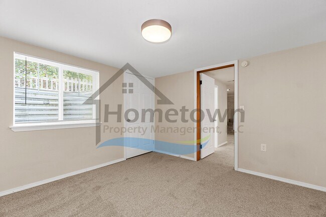 Building Photo - 4 Bedroom 2 Bathroom Home with a Fully Fen...