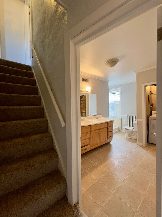 Building Photo - $500 OFF 1ST MONTH-3Bed/2Bath Townhome in Historic Ridgley Delight!