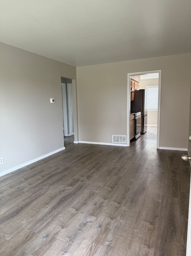 Building Photo - Duplex for Rent