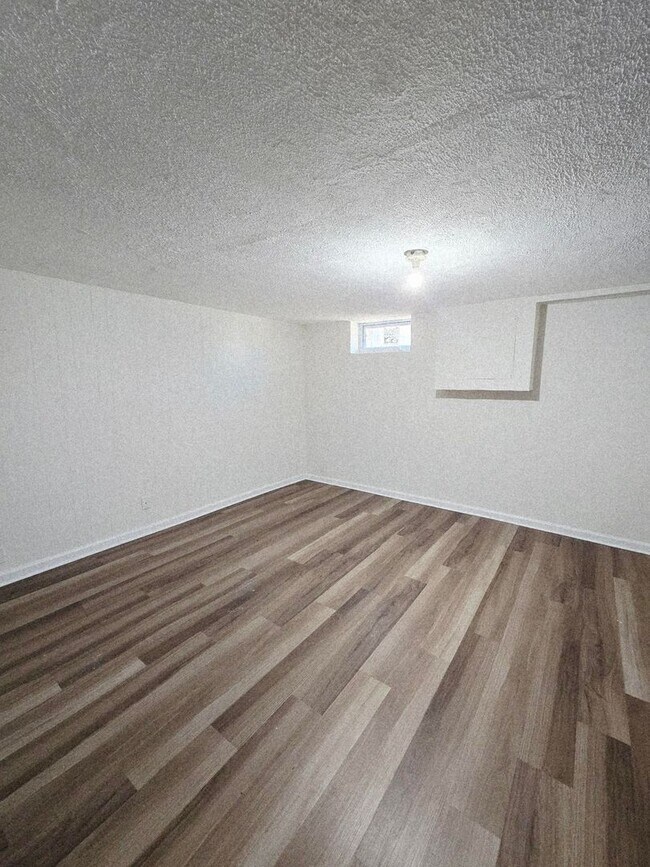 Building Photo - Newly Renovated 2-Bedroom, 1-Bathroom Home in Beechfield