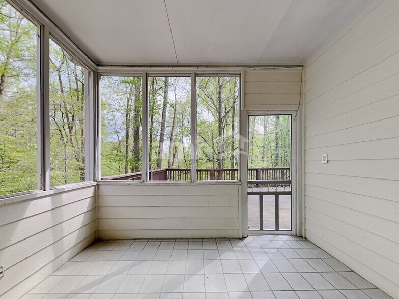 Building Photo - 7270 Wyngate Dr