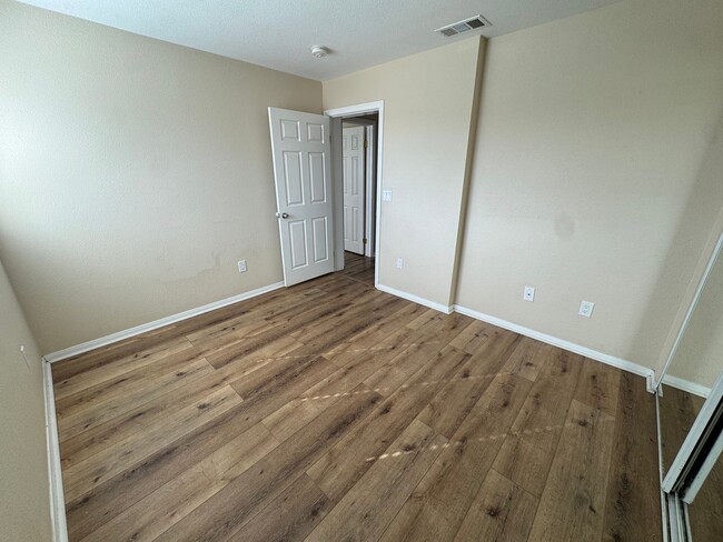 Building Photo - 3 Bedroom 1.5 Bathroom -  Attached garage