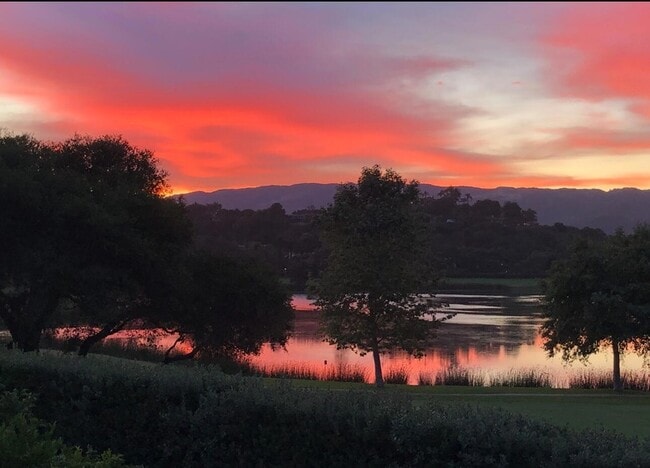 Building Photo - 4015 Lago Dr