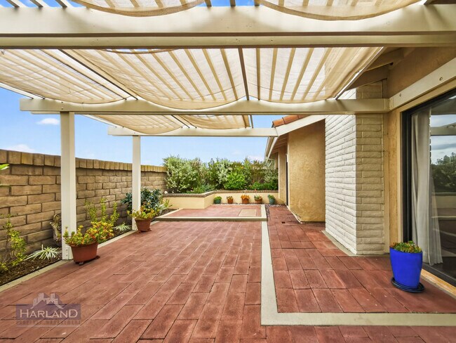 Building Photo - 5820 Caminito Cardelina