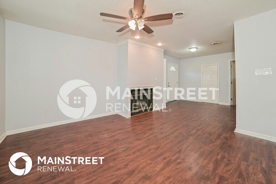 Building Photo - 2305 Ridgecrest Dr