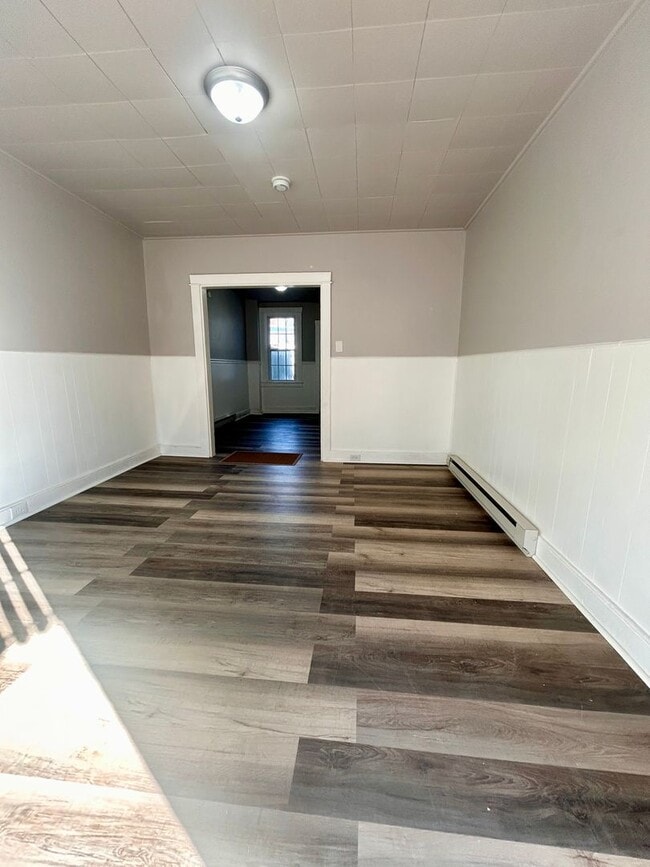 Primary Photo - 539 1/2 Green St – 3 Bed, 1 Bath Home in L...
