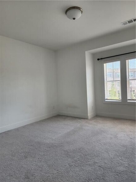 Building Photo - 1241 Westshore Dr