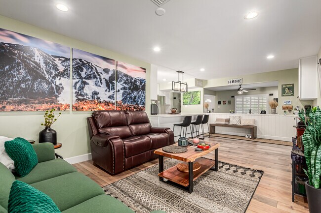 Building Photo - 1540 E El Camino Dr