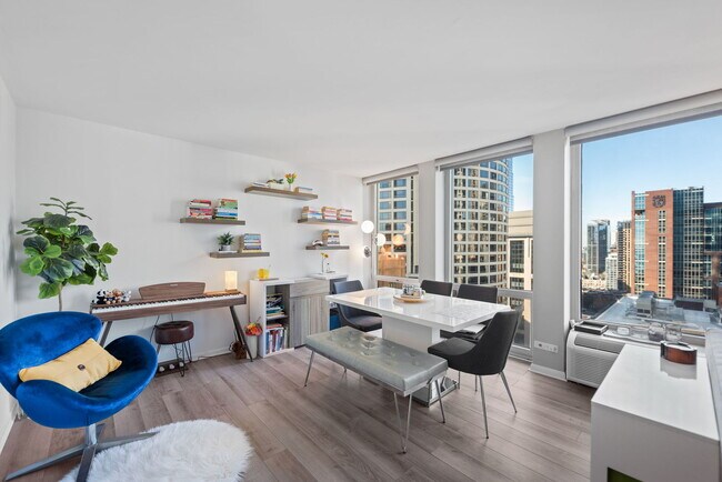 Building Photo - 111 E Chestnut St