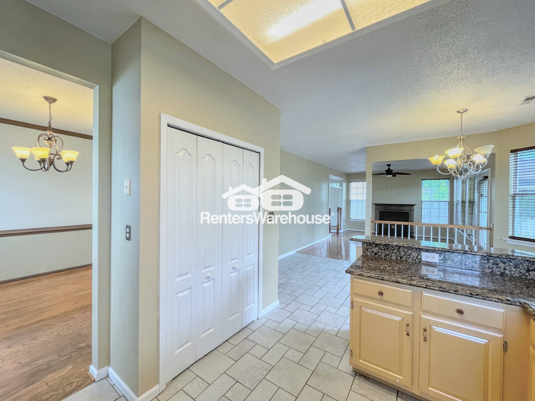 Building Photo - 601 Whisper Walk