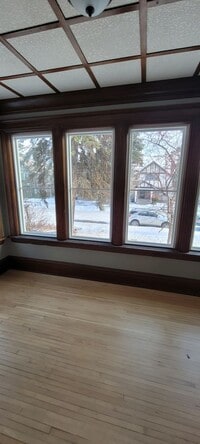 Building Photo - AVAILABLE NOW - 4 Bedroom with garage