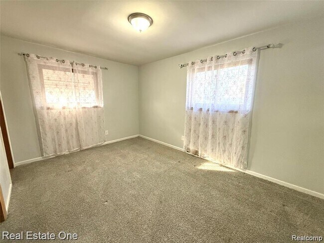 Building Photo - 6845 Plainfield St