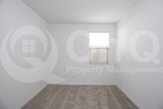 Building Photo - 32470 N 122nd Ln
