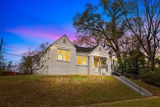 Building Photo - 612 12th St W