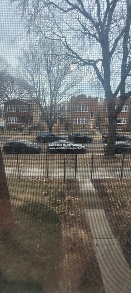 Building Photo - 4946 N Ridgeway Ave