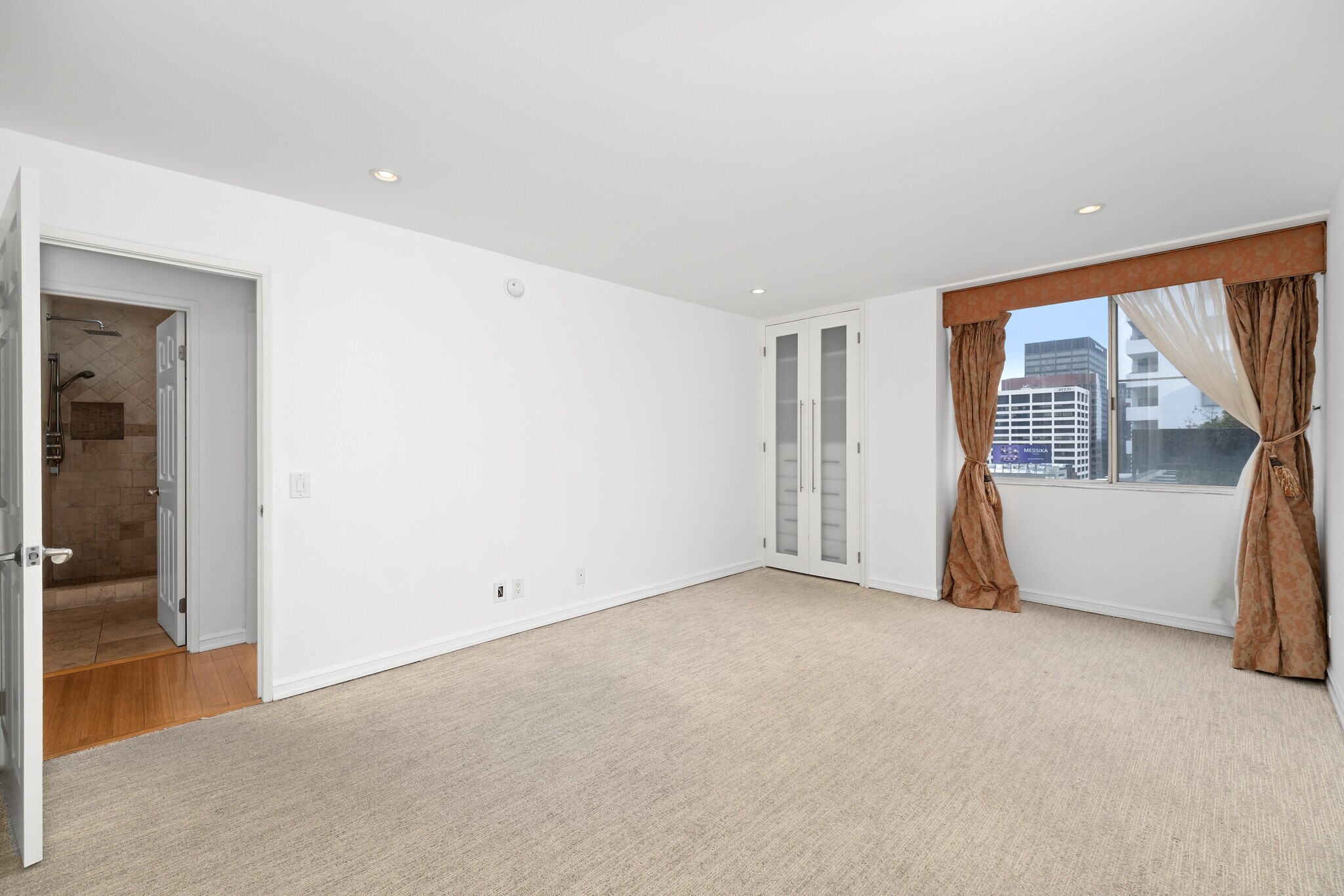 Building Photo - 10751 Wilshire Blvd