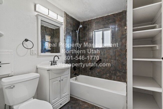 Building Photo - 662 4th St S