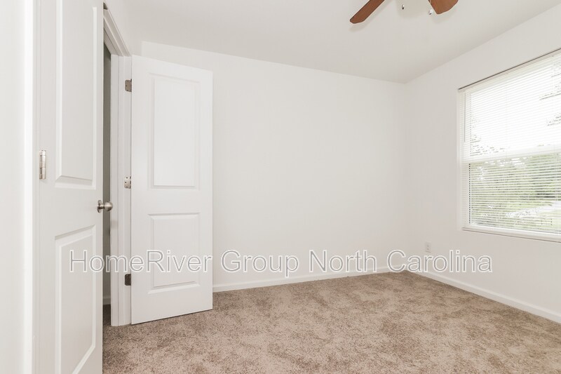 Building Photo - 830 Graylyn Dr