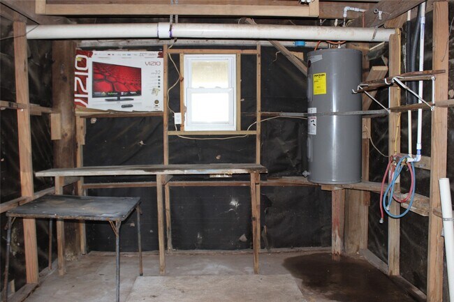 Building Photo - 440 Creek Dr