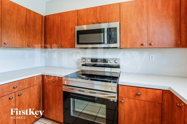 Building Photo - 2530 NE 41st Terrace