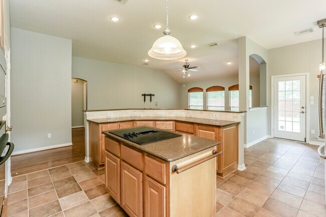 Building Photo - 1635 Fairview Dr