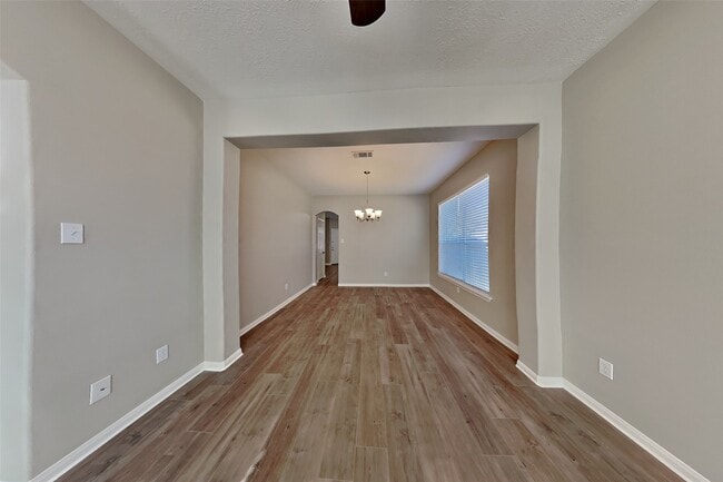 Building Photo - 3202 Stoneydale Ln