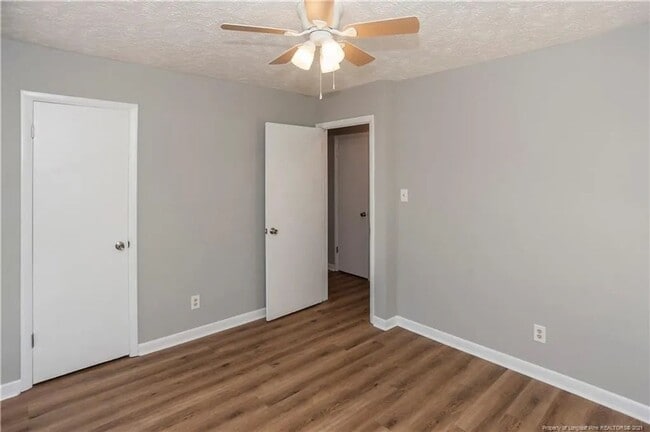 Building Photo - 2012 Lakemeadow Dr