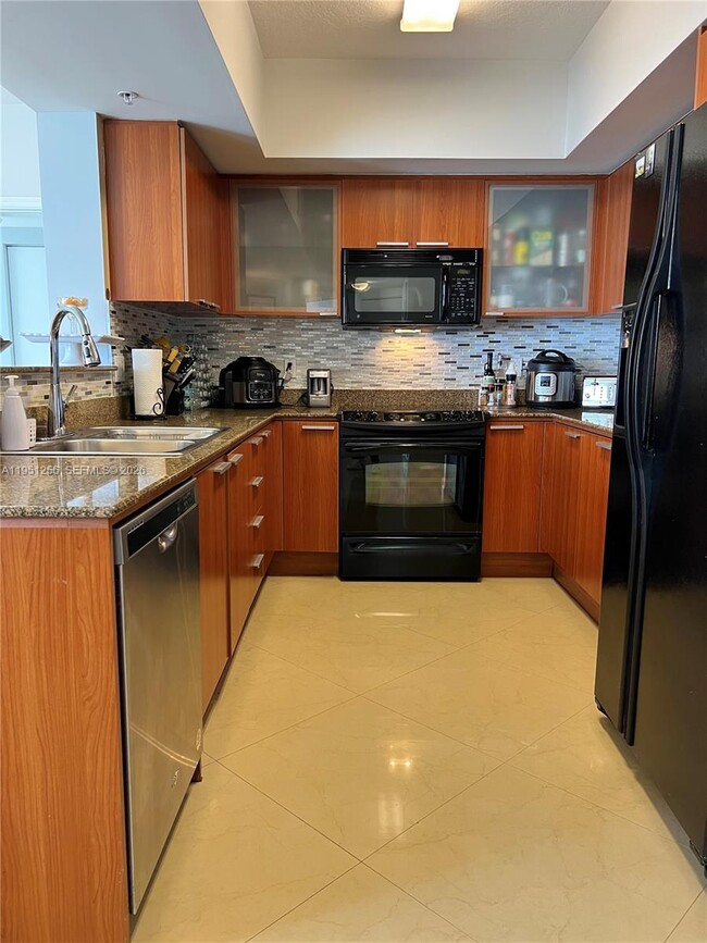 Building Photo - 16699 Collins Ave